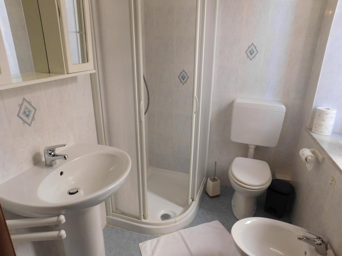 Il Duca Bianco Otel Calosso Dış mekan fotoğraf